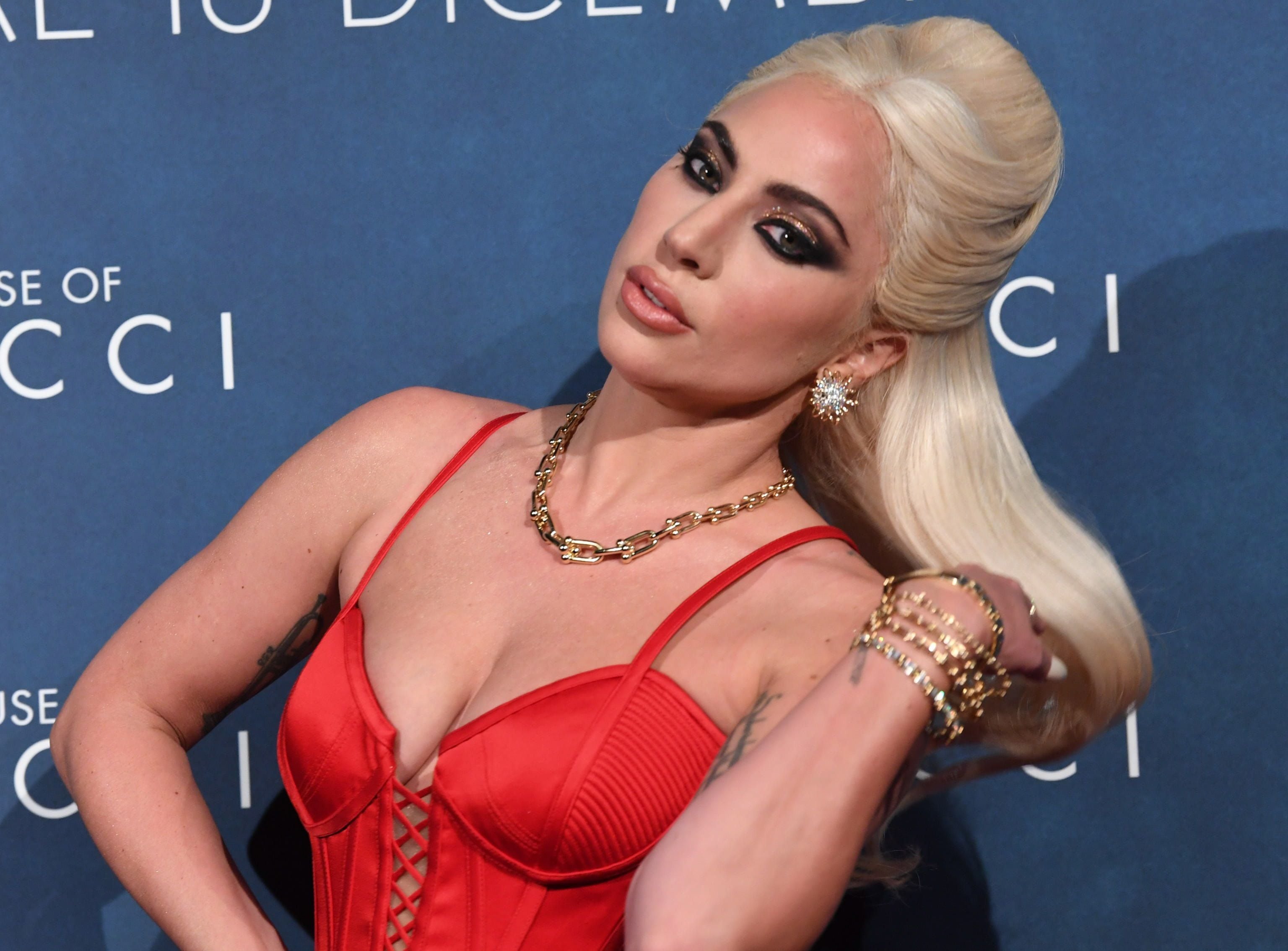 Lady Gaga lanza poderoso mensaje a las mujeres durante la premier de ‘La casa Gucci’ de Ridley Scott