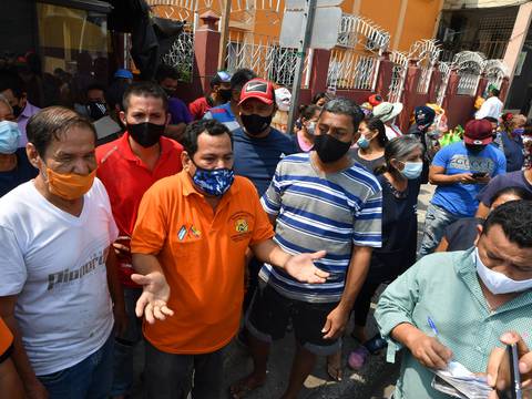 Guayaquil: malestar en artesanos de la calle 6 de Marzo por la prohibición de quemar monigotes