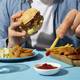 La comida chatarra no te hace tan feliz como pensabas: Esto es lo que ocurre entre el colon y el cerebro cuando comes grasas y azúcares