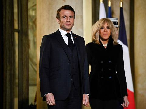 Emmanuel Macron condecora al hombre más rico del mundo en presencia de Elon Musk, Beyoncé y otras celebridades