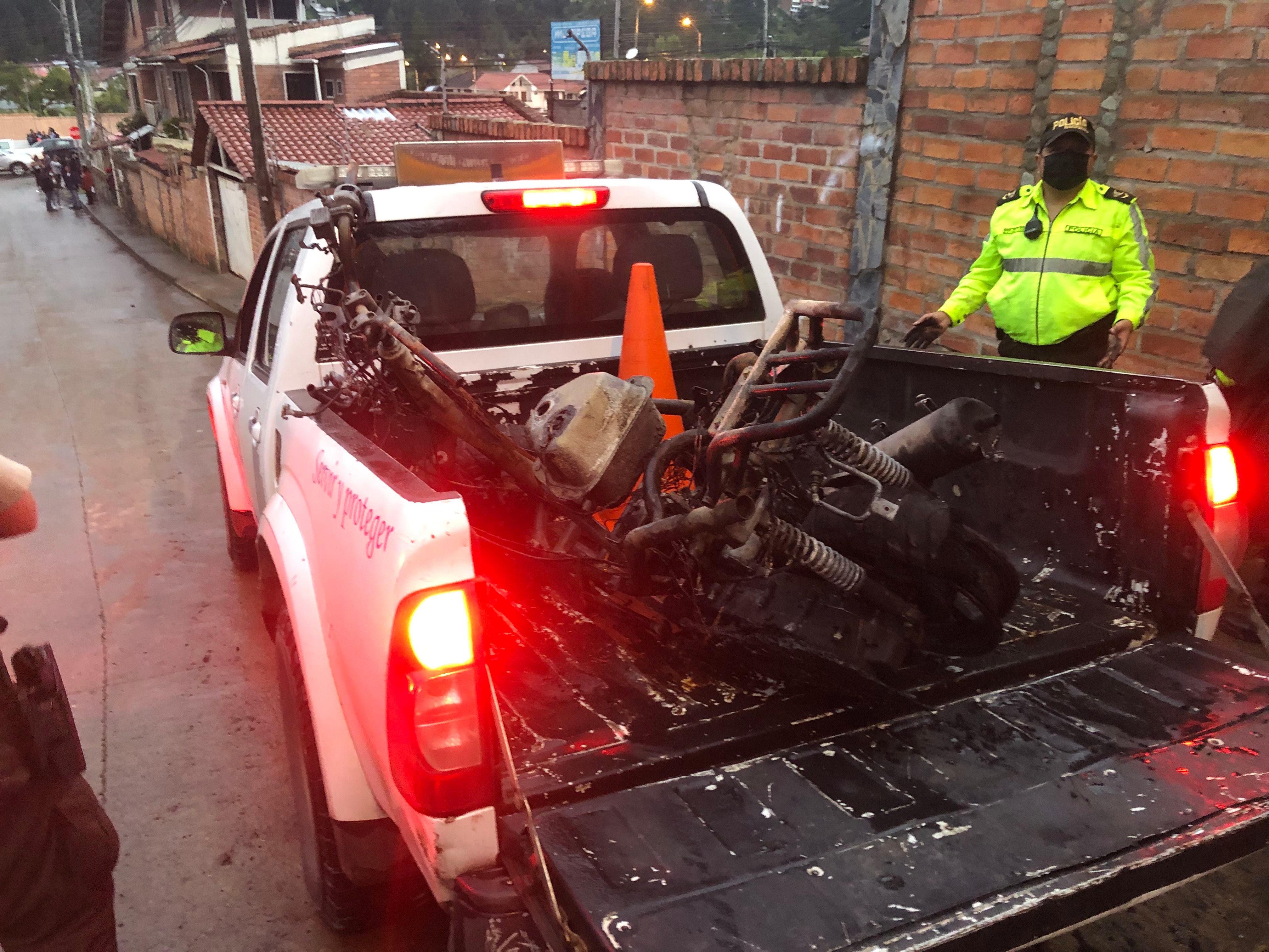 En barrio de Cuenca quemaron una moto tras persecución de sospechosos