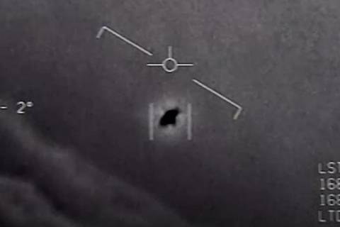 Un especialista del Pentágono revela que los OVNI en realidad son drones superdesarrollados
