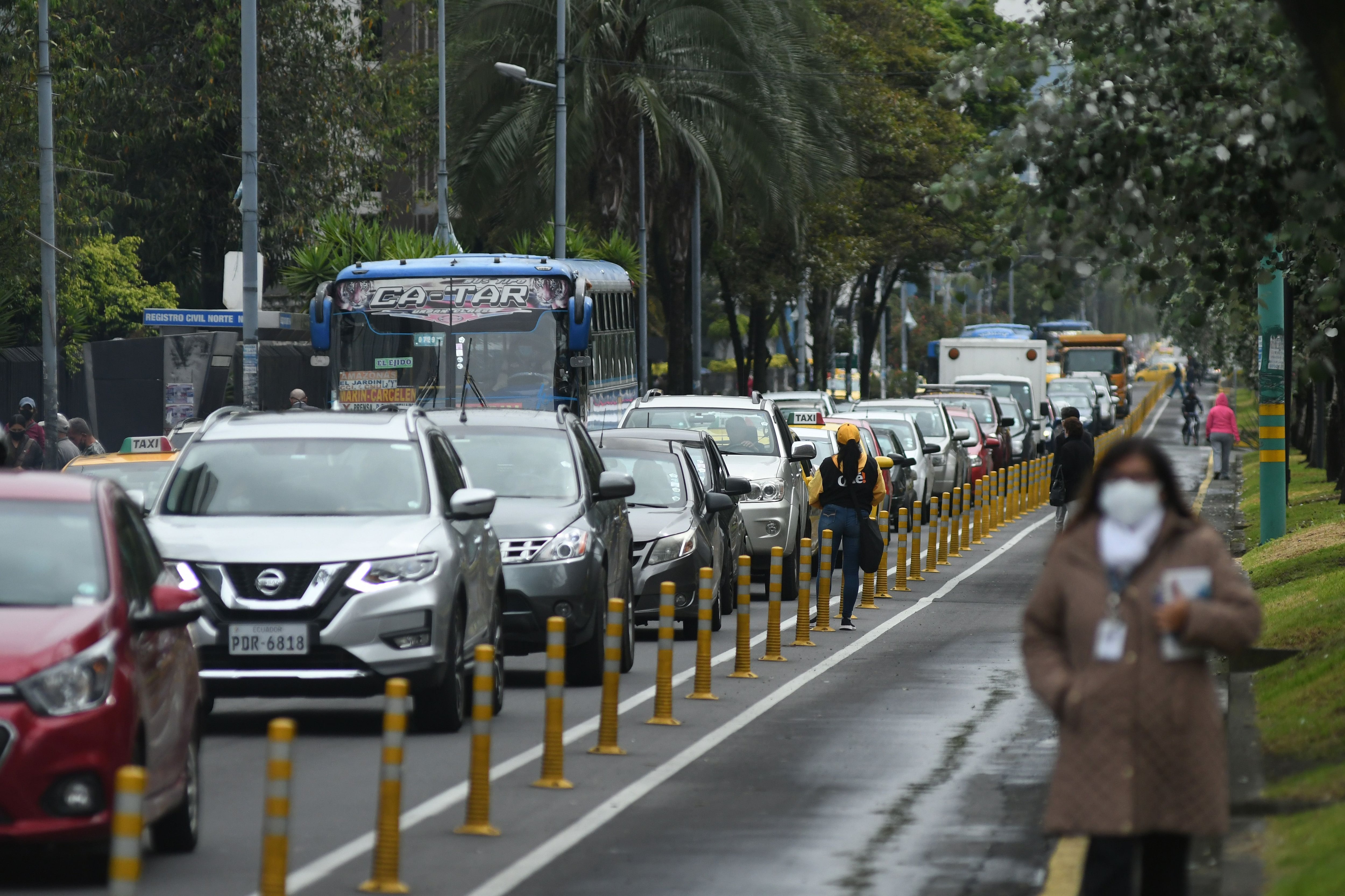 ‘Quitar una hora en el Pico y Placa es poco’: opiniones divididas de los conductores de Quito por cambio