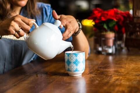 Beneficios del té de hoja santa: disminuye el azúcar en la sangre y la inflamación de los riñones