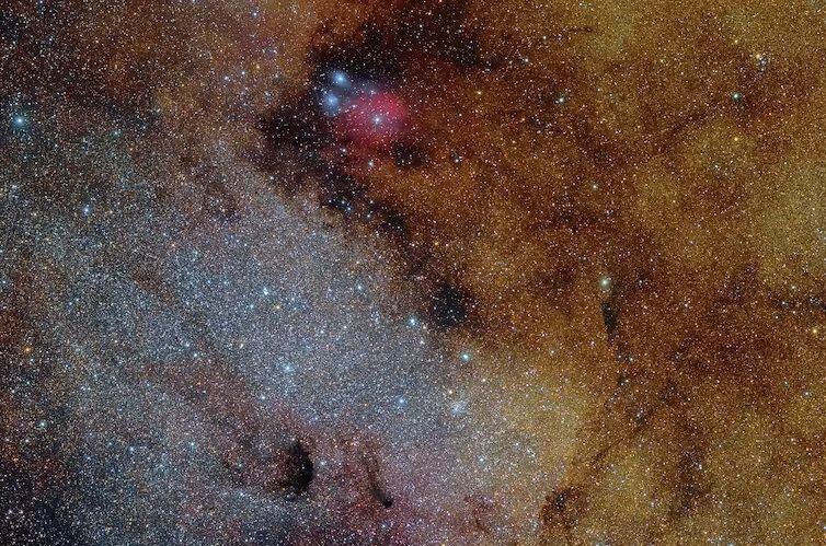 Charles Messier, M24, una brecha en las nubes de polvo interestelar en Sagitario, la región situada en el centro de la Vía Láctea. NASA. Roberto Colombari, CC BY