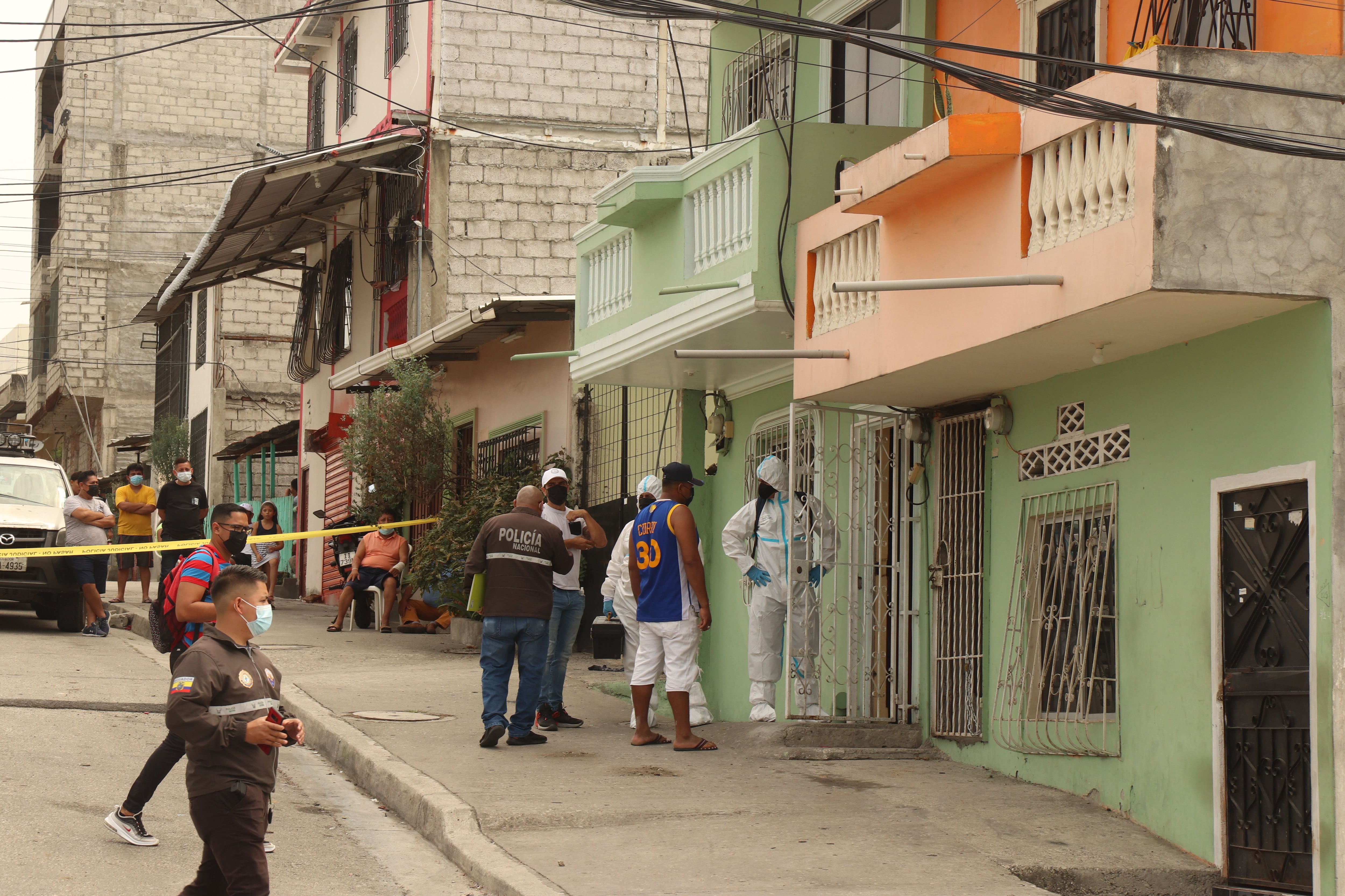 Hallan a una mujer trans apuñalada en inmueble del noroeste de Guayaquil