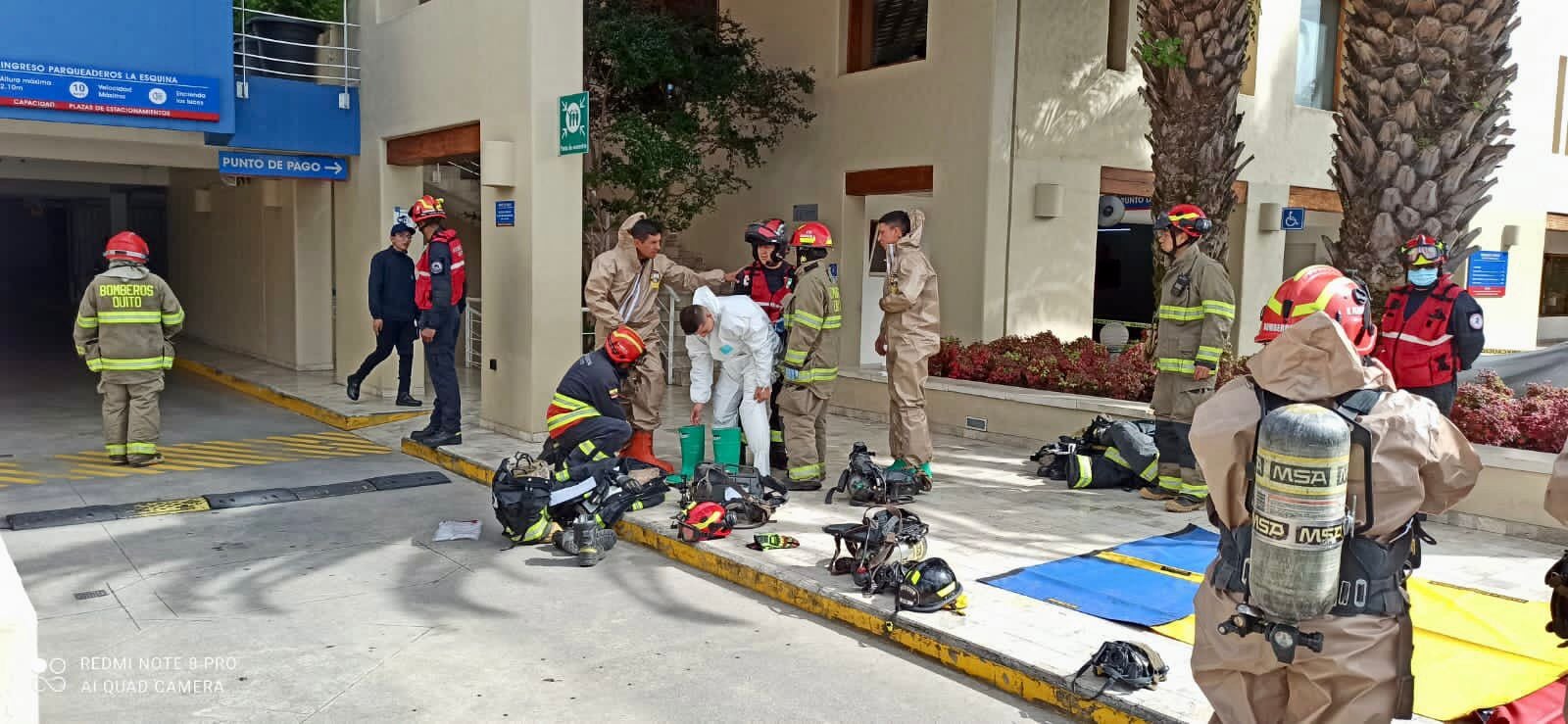 Dos fallecidos y un herido por derrame de un químico usado para lavado en seco, en Cumbayá, nororiente de Quito