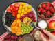 Cuatro frutas ricas en fibra que debes incluir en tu menú si quieres bajar de peso