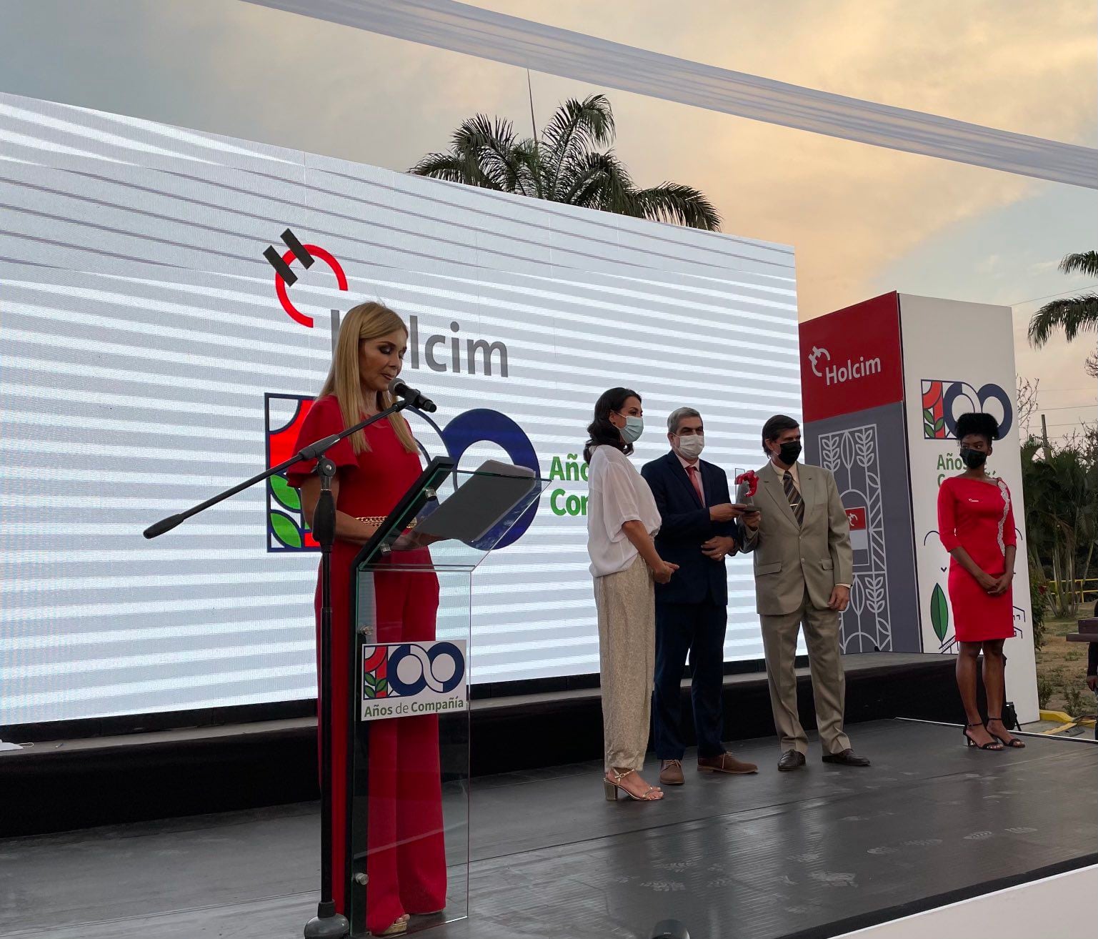 Holcim Ecuador celebró su centésimo aniversario con reconocimientos a sus trabajadores, clientes y franquiciados 