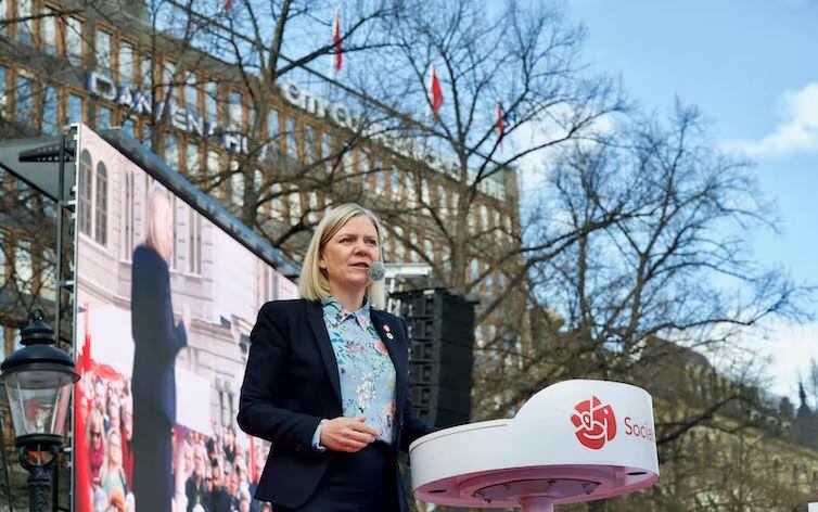 La hasta ahora primera ministra sueca, Magdalena Andersson, durante un mitin en Estocolmo. Shutterstock / Liv Oeian