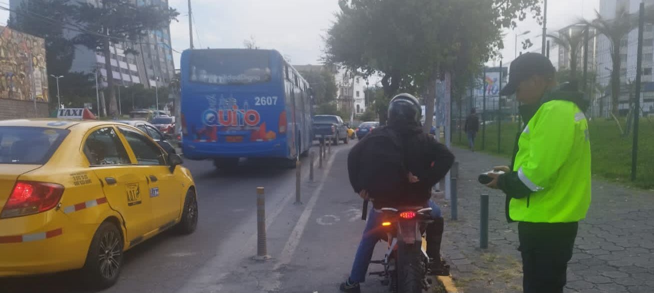 Las multas por invadir la ciclovía en Quito aumentaron 168 % en el  primer trimestre