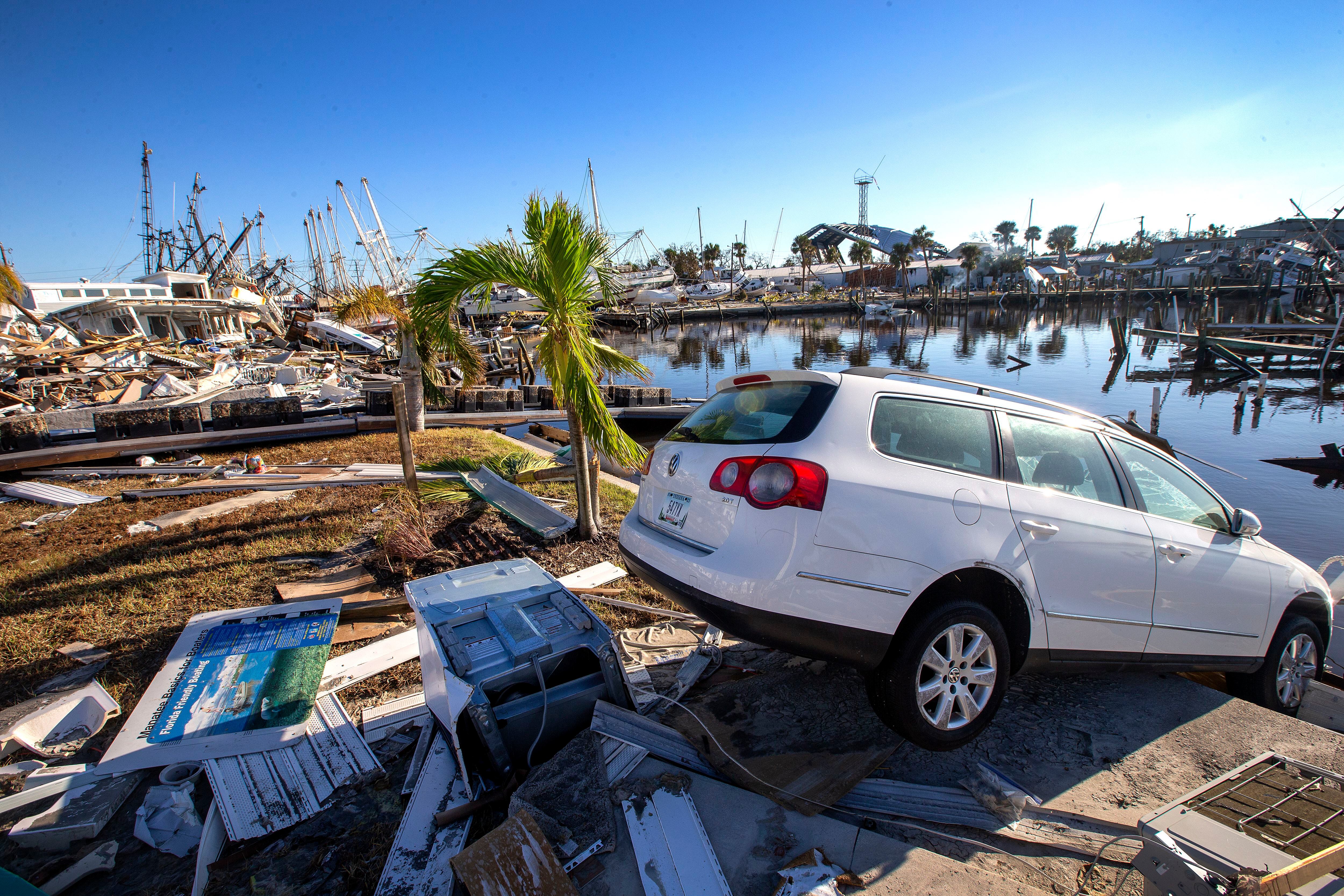 Vista, este 2 de octubre de 2022, de los estragos causados por el huracán Ian en Fort Myers Beach, Florida. EFE/Cristóbal Herrera 