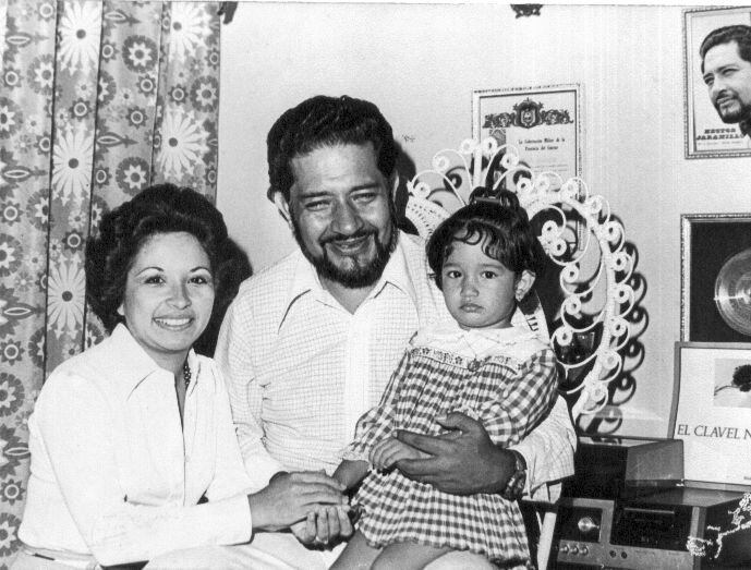 El cantante ecuatoriano Héctor Jaramillo con su esposa Adelaida Fabre y su hija, Adelaida Jaramillo. 