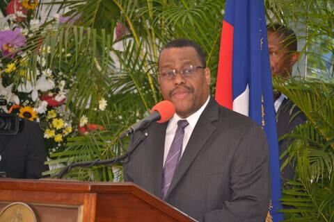 Haití nombró a un primer ministro que promete hacer frente a la grave crisis