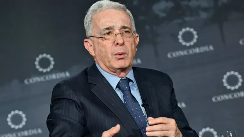 Petro ayudó a romper la hegemonía política del expresidente Álvaro Uribe. JON CHERRY