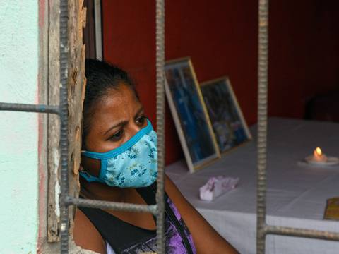 ‘Cuando lo llamé dijo que mis hijas estaban dormidas; no era así’, contó la madre de las tres niñas asesinadas por su padre en el sur Guayaquil