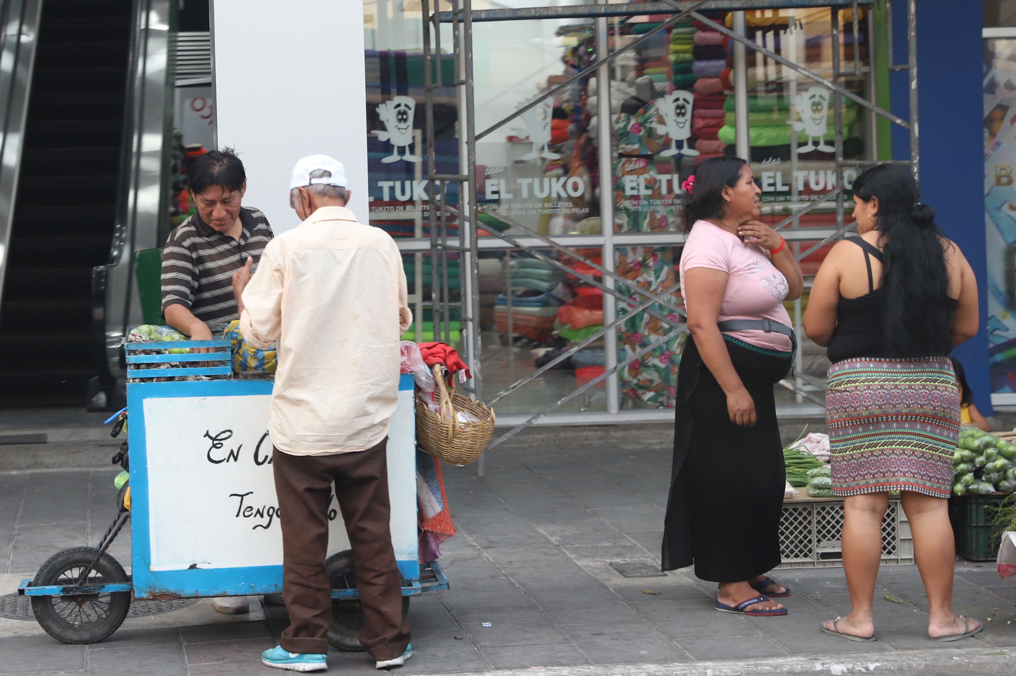 De 3.260 retiros temporales de productos a vendedores informales de Guayaquil, en  240 casos hubo devolución