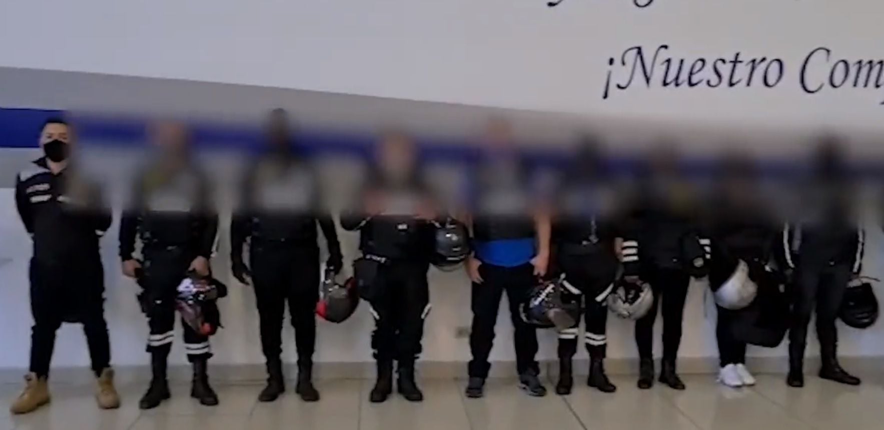 Diez ciudadanos vestidos de policías fueron detenidos en el centro de Quito; autoridades confirmaron que no forman parte de la institución
