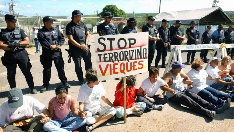 Protestas en Vieques 2003 pidiendo la salida de la marina de Estados Unidos. Getty Images