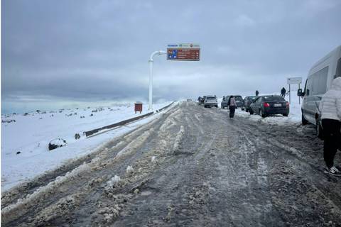 Caída de nieve provoca cierre de la vía Riobamba-Guaranda