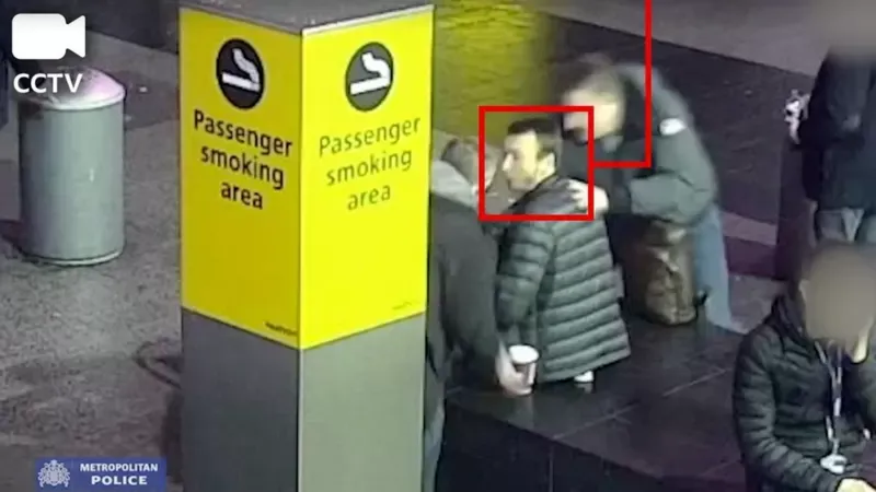 MET POLICE Emil Bogdan Savastru fue arrestado en el aeropuerto de Londres.