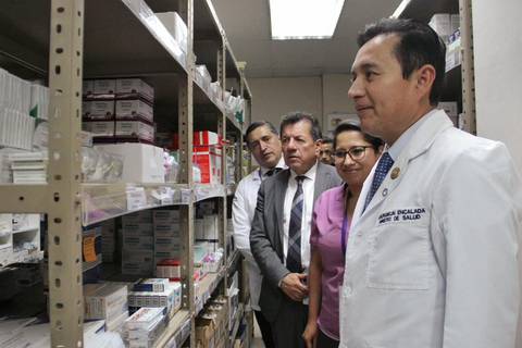 El ministro de Salud, Franklin Encalada, deja el gobierno de Daniel Noboa