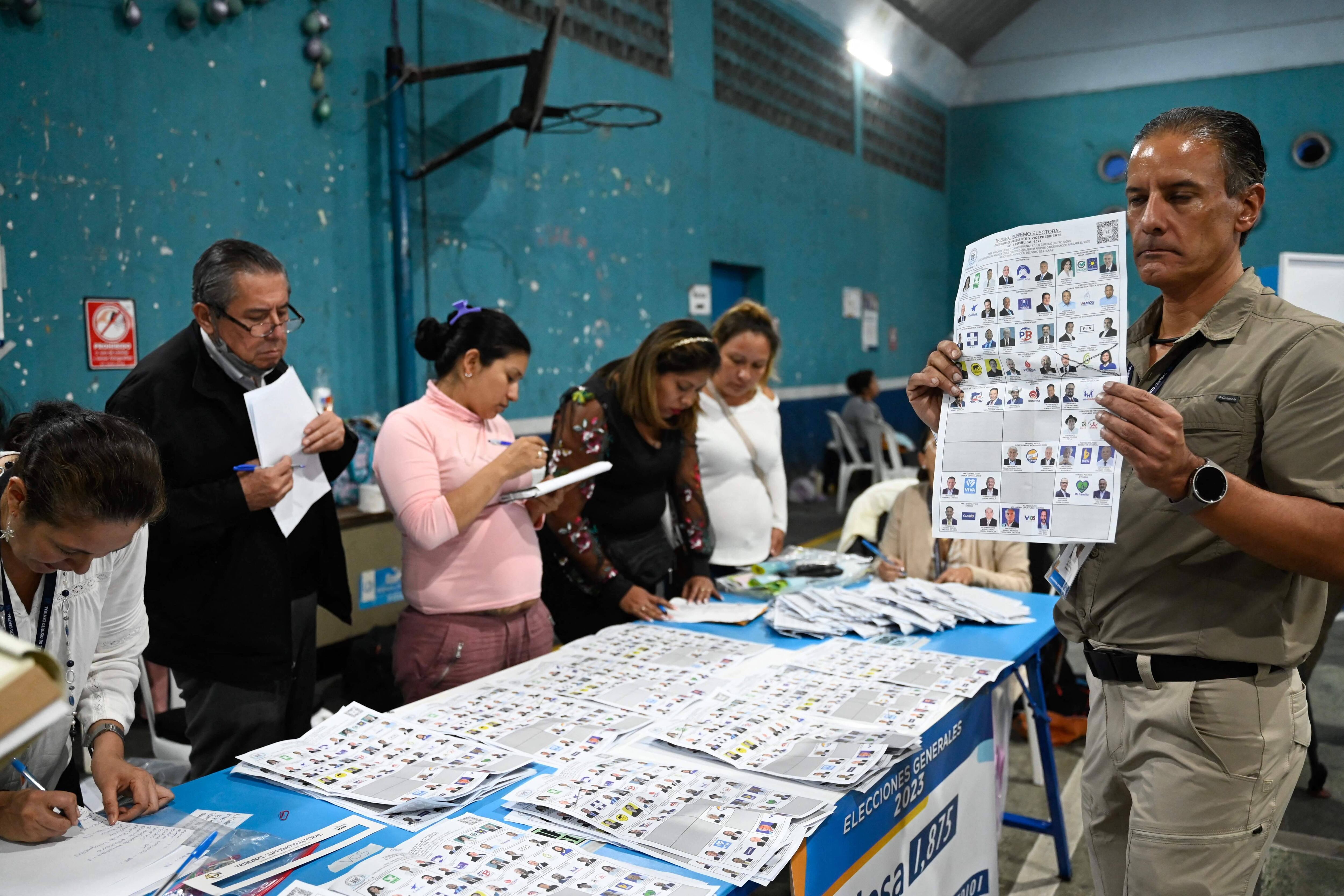 El voto nulo con enorme votación en Guatemala envía a dos candidatos