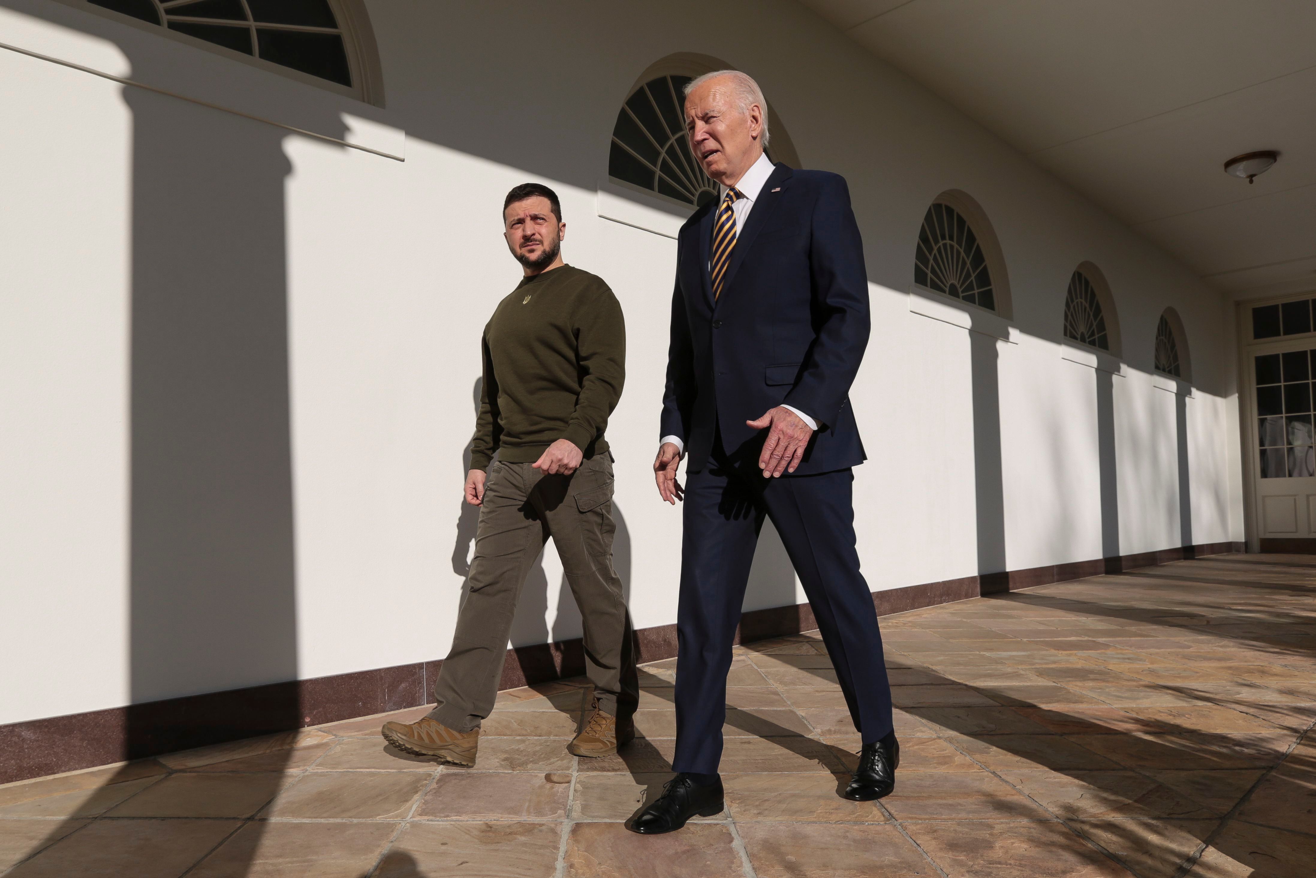 WASHINGTON. Los presidentes Volodimir Zelenski y Joe Biden se reunieron ayer en la Casa Blanca. El mandatario estadounidense se comprometió con una ayuda financiera para Ucrania y su defensa ante los ataques rusos.