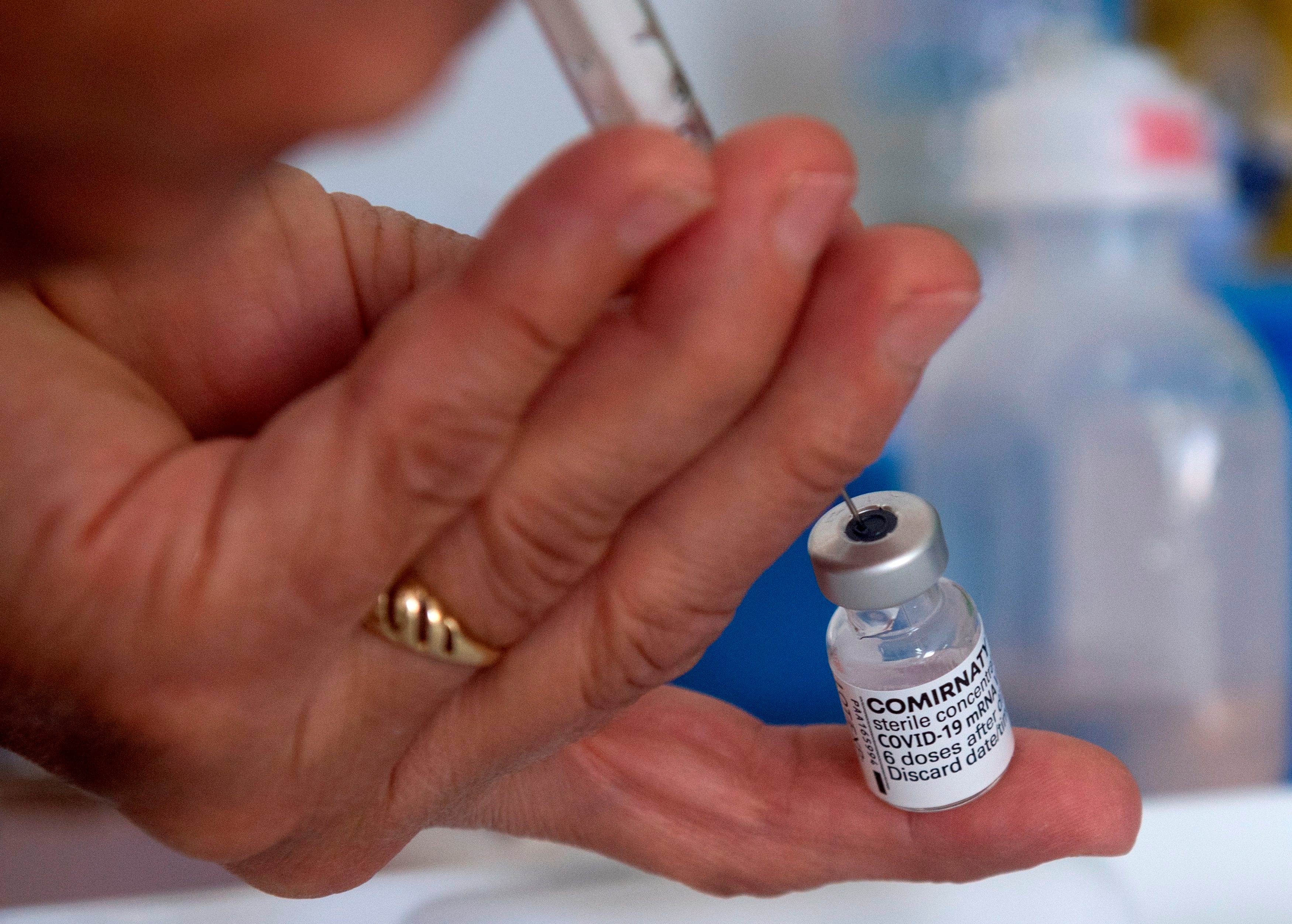 Farmacéuticas, molestas por filtración de contratos confidenciales de compra de vacunas contra el COVID-19 en Colombia