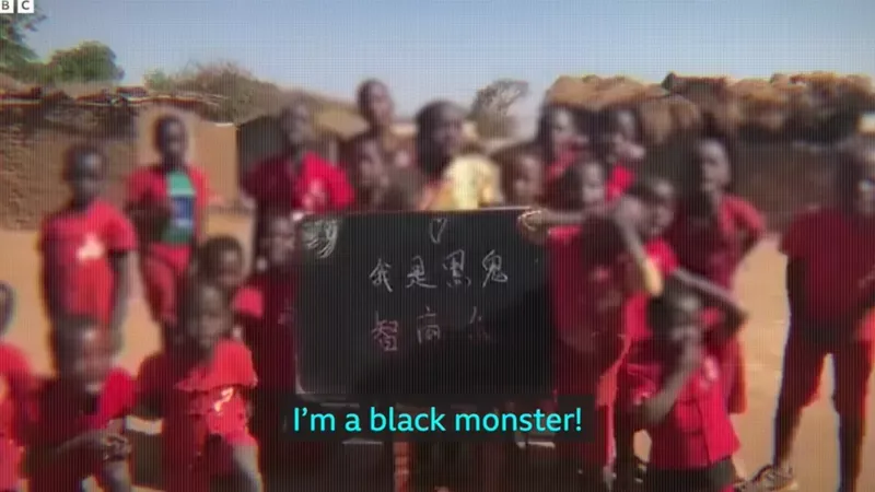 "Soy un monstruo negro", se les oye decir a los niños.