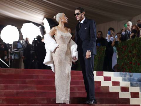 Critican a Kim Kardashian por supuestamente haber dañado el vestido de Marilyn Monroe cuando lo usó en la Met Gala 2022