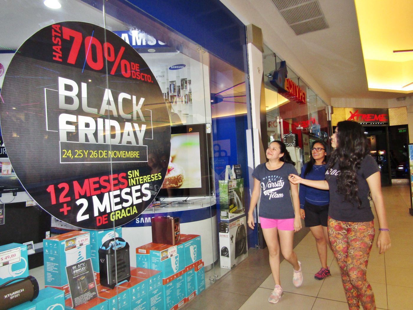 A un mes del Black Friday, comercios preparan sus ofertas y algunos las anticipan en sus canales digitales