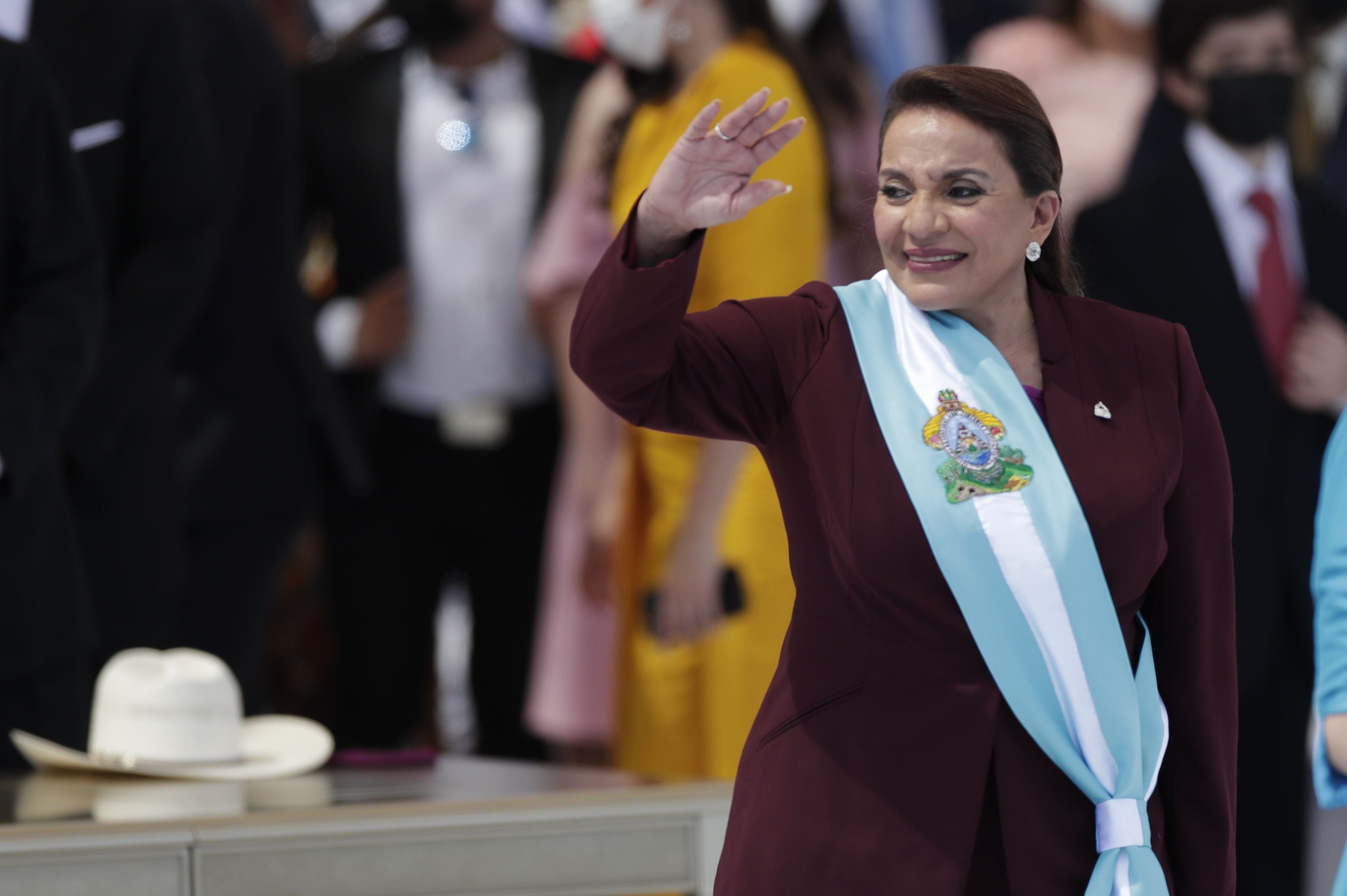 Xiomara Castro asume la Presidencia de Honduras y promete refundar el país
