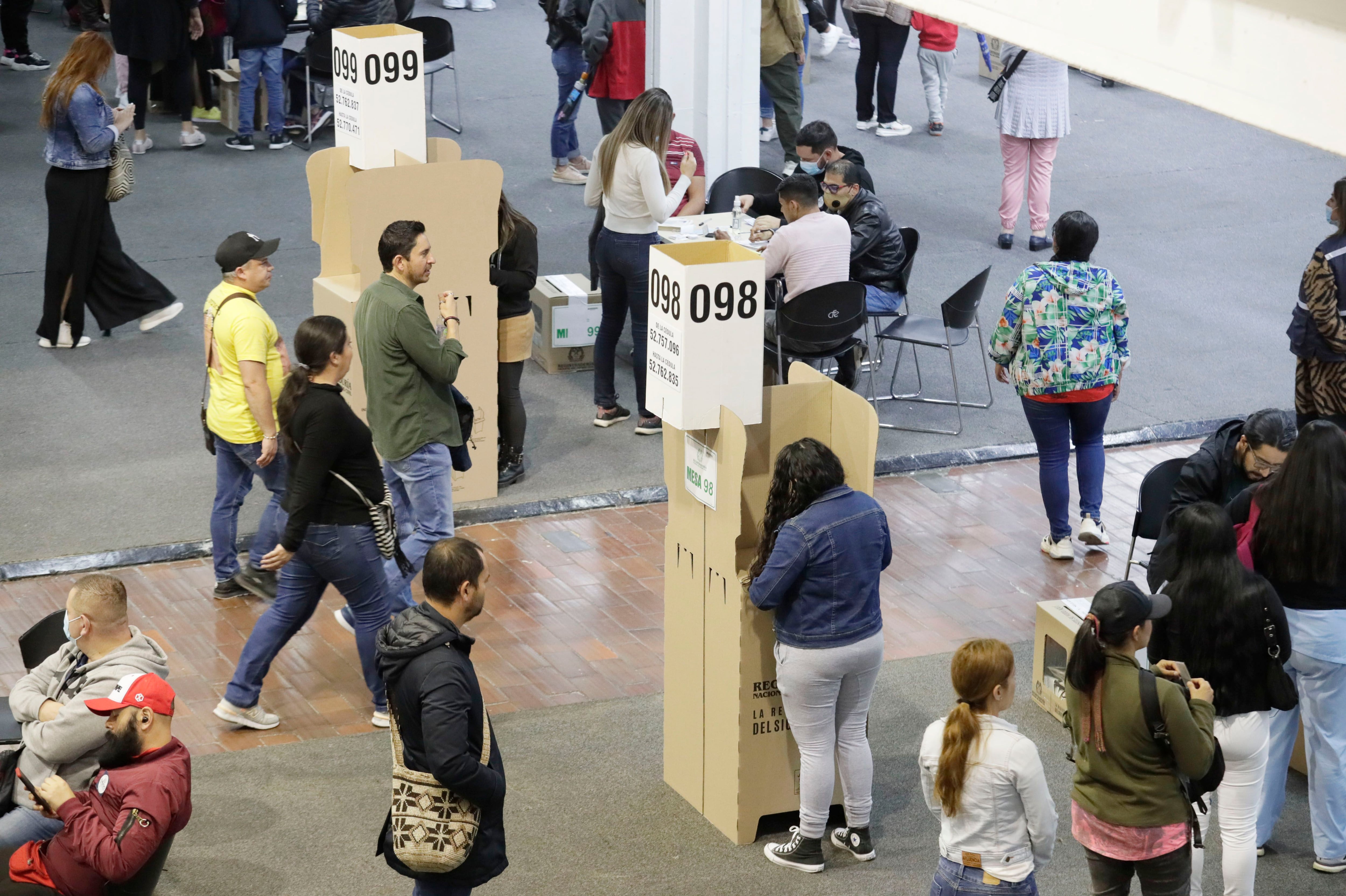 Colombia: Colegios electorales culminan la jornada de votación