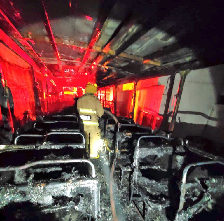 Bus urbano se incendió en predio del suburbio de Guayaquil