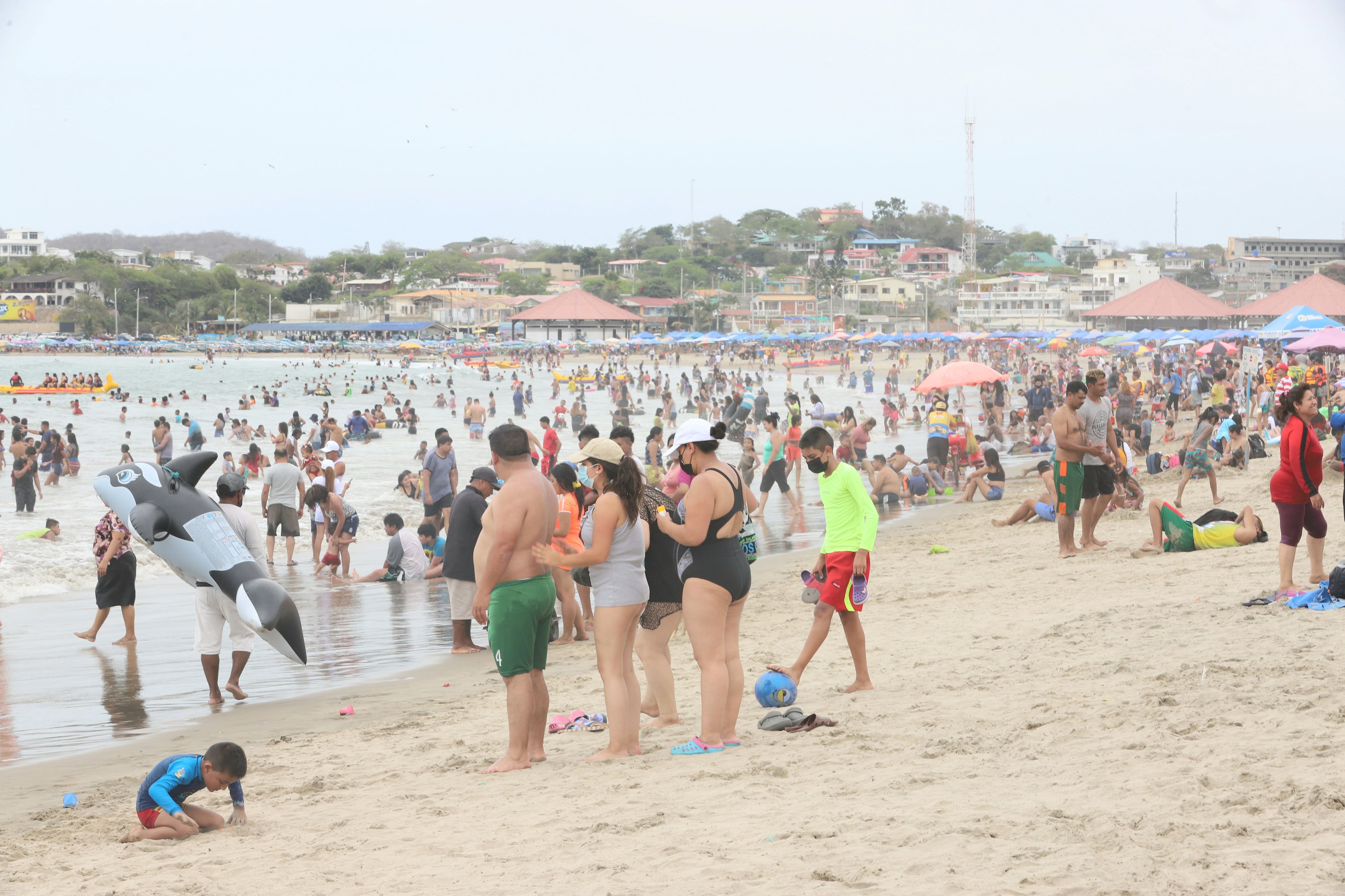 Trabajo, unión familiar y salud, entre los deseos para este 2022 de viajeros que llenaron Playas. Cantón tuvo ocupación hotelera del 90 %