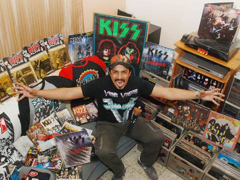 Fans del grupo Kiss muestran sus tesoros