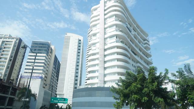 ¿Por qué Guayaquil crece horizontalmente, con poca oferta de departamentos en edificios, y Quito sí tiene un mayor desarrollo vertical?