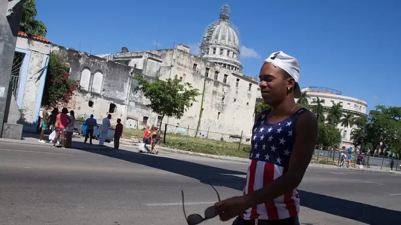 Muchos jóvenes cubanos ven en EE.UU. el destino donde hacer realidad sus sueños profesionales y familiares. Getty Images