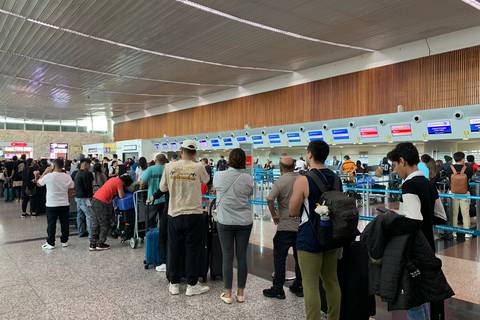 Aeropuerto de Guayaquil con más afluencia en salidas internacionales por retorno de viajeros y salida de vuelos retrasados por caída de ceniza