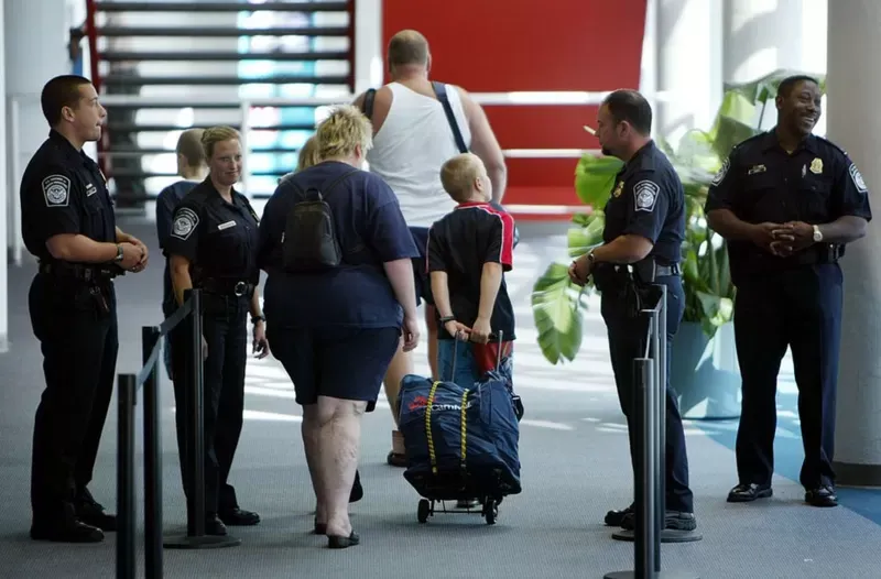 GETTY IMAGES Agentes federales realizaron la detención de Cabrera Fuentes en el Aeropuerto Internacional de Miami, Florida.