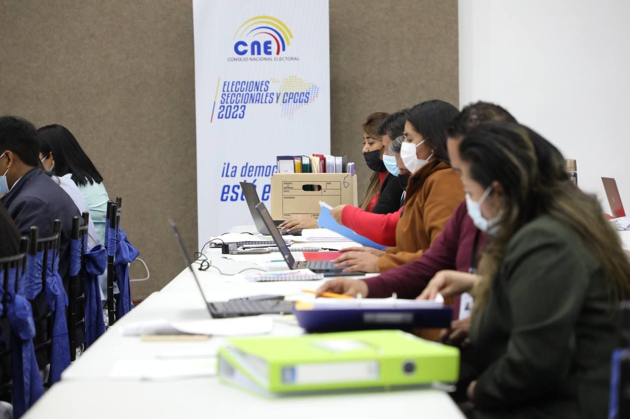 Partidos políticos ultiman capacitaciones y reclutamiento de jóvenes y mujeres para cumplir con porcentajes de listas establecidos por el CNE