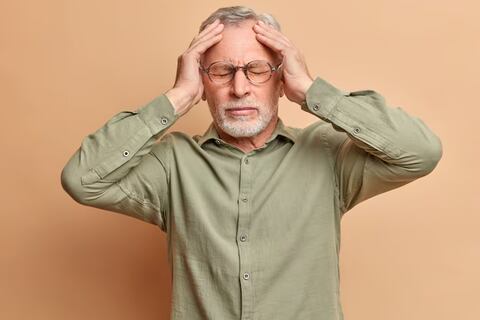 ¿Cómo es el dolor de cabeza por presión alta? Síntomas de la cefalea por hipertensión y cuándo consultar al médico