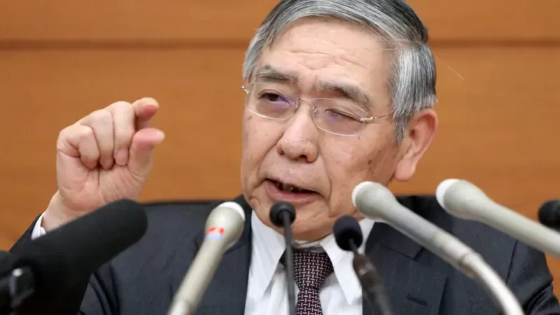 El gobernador del Banco de Japón ya ha dicho que no subirá los tipos de interés como sí harán las grandes economías del mundo. GETTY IMAGES