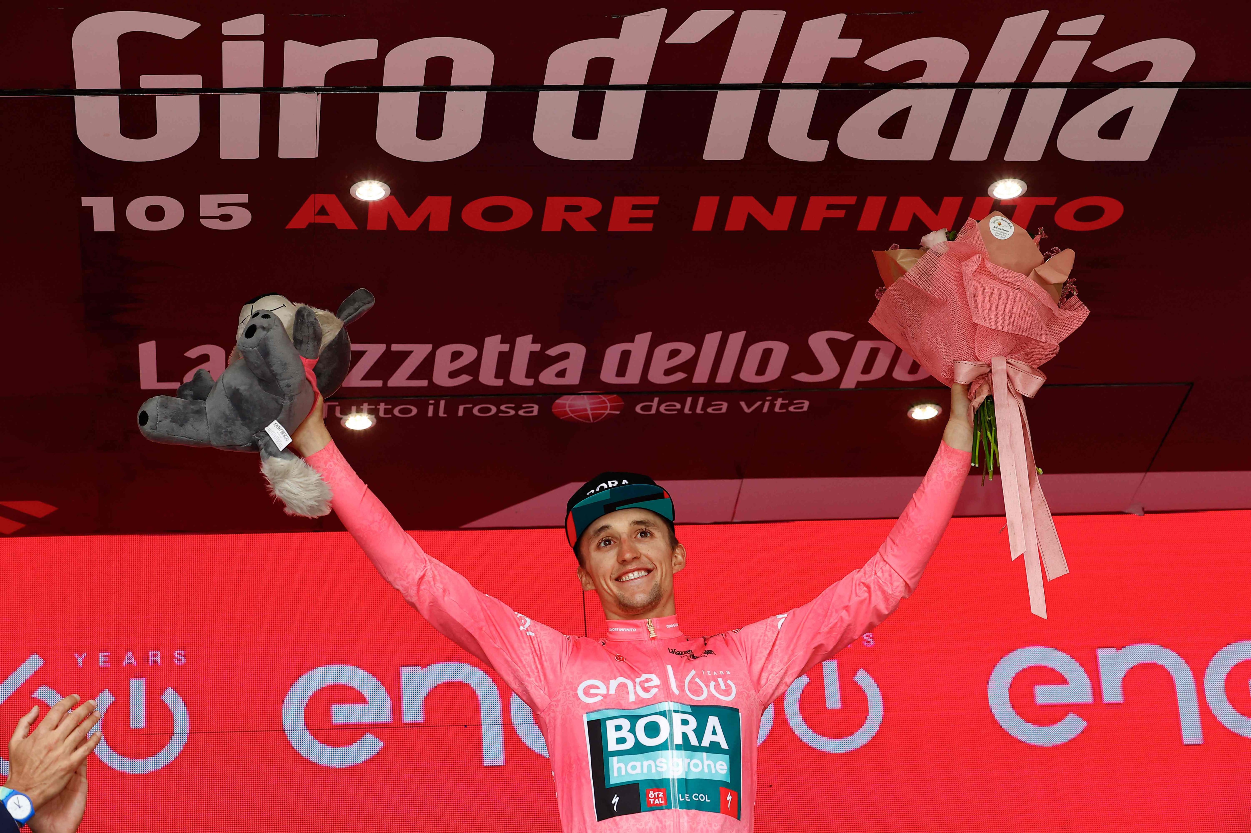 Jai Hindley dio un golpe de autoridad en el Giro de Italia para despojar de la maglia rosa a Richard Carapaz 