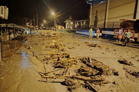 Lluvia causó desbordamiento de una quebrada en El Chaco, provincia de Napo