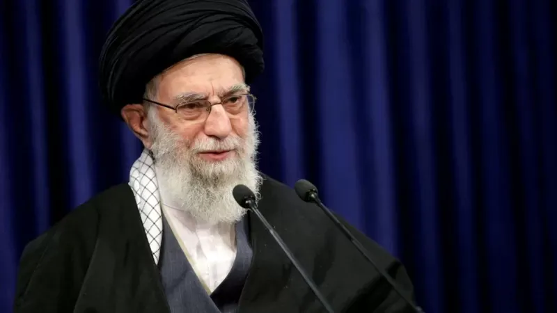 El líder supremo iraní, el ayatolá Ali Khamenei, es la figura más poderosa de Irán y ha estado a cargo desde 1989. Foto: Reuters