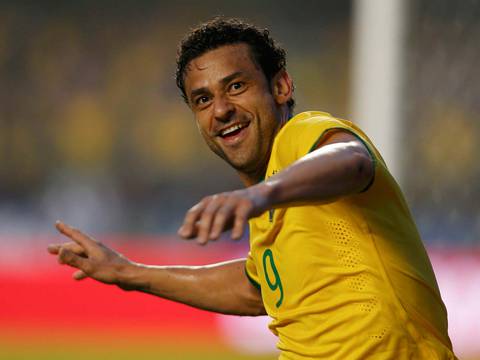 Fred salva a Brasil de tropiezo ante Serbia