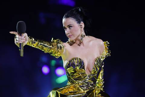 “BBC fue tacaña con las estrellas del concierto de coronación”: prensa británica revela que Katy Perry, Lionel Richie y el resto de los artistas actuaron gratis y ni los pasajes de los aviones les cancelaron