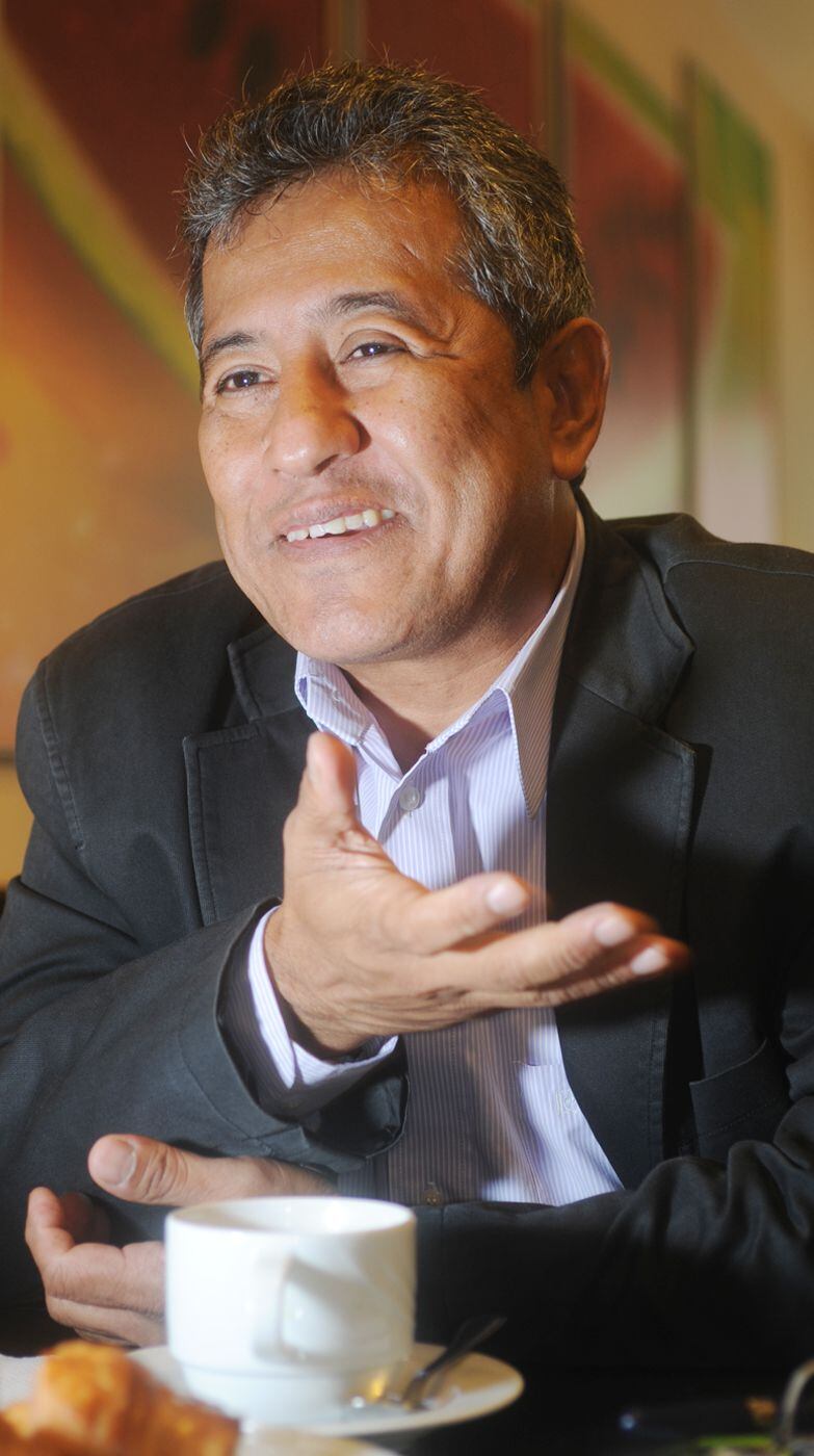 Ernesto Torres ganó el premio de literatura Libresa
